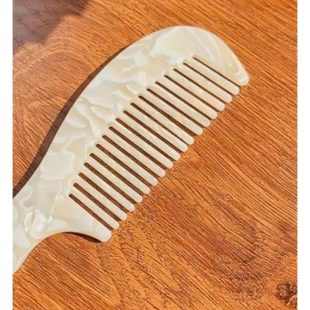 Hair Comb In Beige - Picture 2 of 6